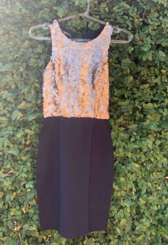 Vestido Preto com Dourado Colcci