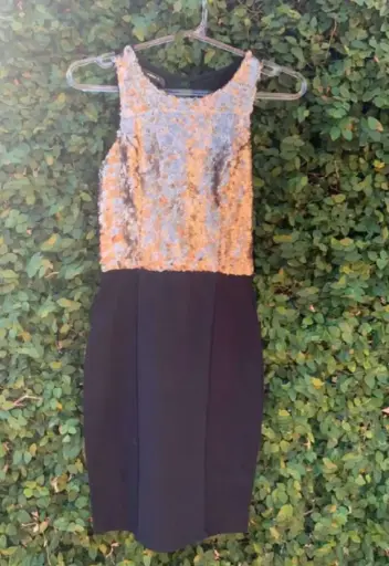 Vestido Preto com Dourado Colcci